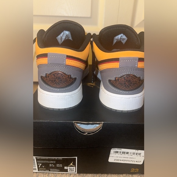 AIR JORDAN 1 LOW - Picture 3 of 7